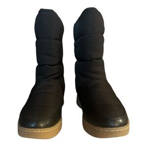 Black and Tan Quilted Winter Boots